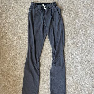 Lululemon on the fly heathered gray pant size 4 tall
